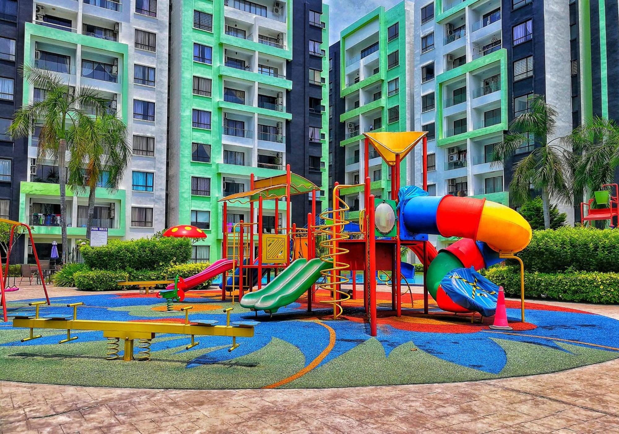 One Life Four Season Waterpark Manhattan Apartment *