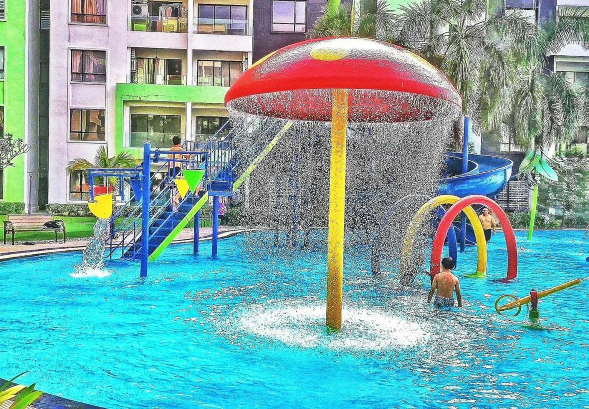 One Life Four Season Waterpark Manhattan Apartment