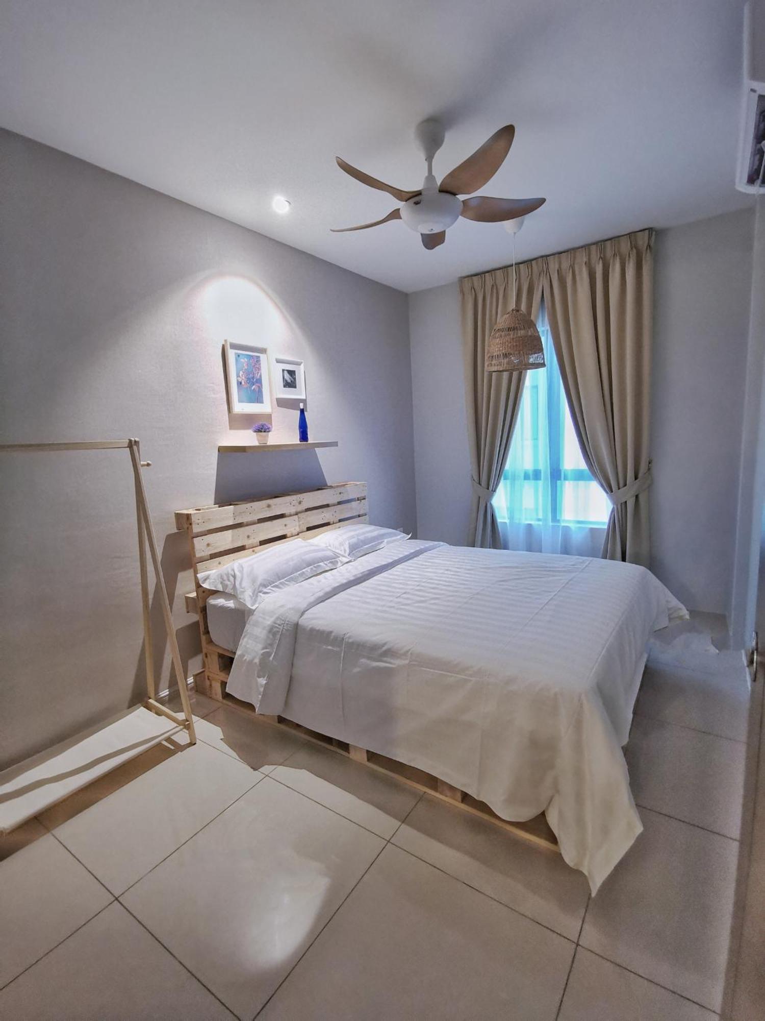 One Life Four Season Waterpark Manhattan Apartment *